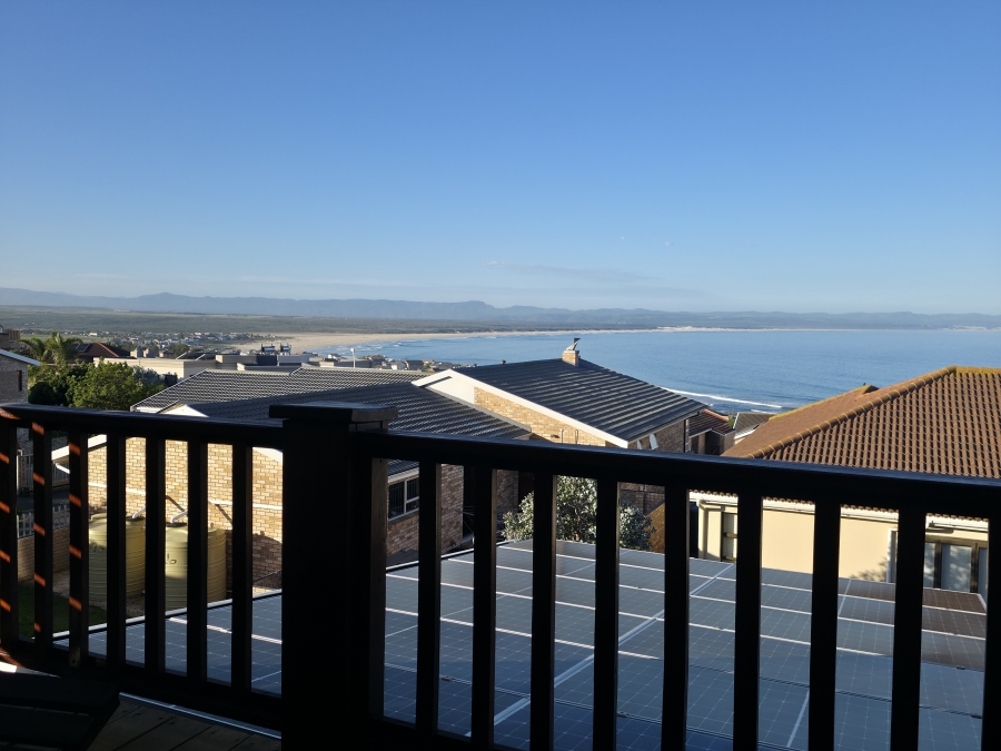 4 Bedroom Property for Sale in Wavecrest Eastern Cape